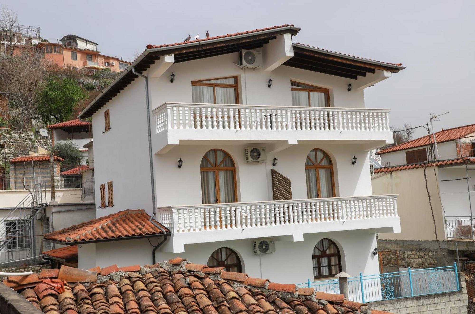 Vila Malasi Berat Buitenkant foto